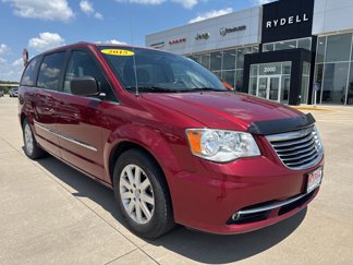 Used 2015 Chrysler Town & Country Touring image 1
