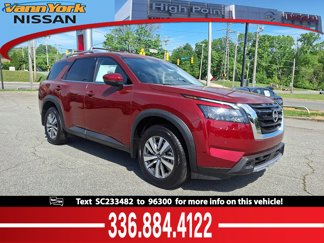 New 2025 Nissan Pathfinder SL image 1