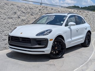 New 2025 Porsche Macan GTS image 1