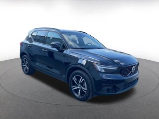 Used 2024 Volvo XC40 B5 Core image 1