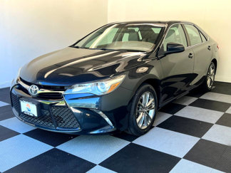 Used 2016 Toyota Camry SE image 1
