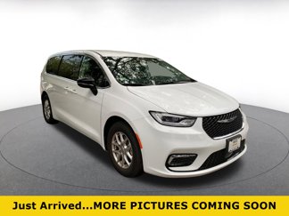 Used 2024 Chrysler Pacifica Touring-L image 1