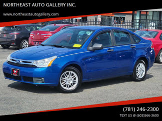 Used 2010 Ford Focus SE image 1