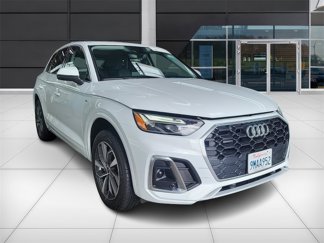 Used 2024 Audi Q5 2.0T Premium w/ Convenience Package image 1