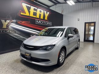 Used 2023 Chrysler Voyager LX image 1