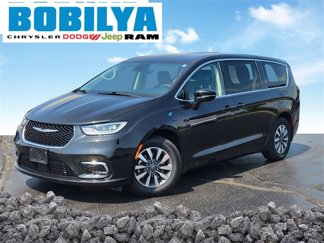 Used 2024 Chrysler Pacifica Select image 1