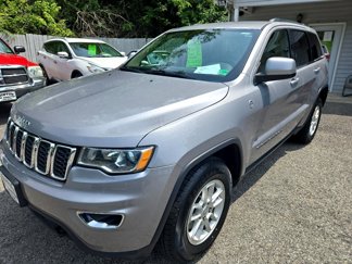 Used 2020 Jeep Grand Cherokee Laredo image 1