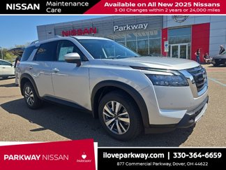 New 2025 Nissan Pathfinder SL image 1