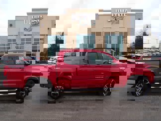 Used 2017 Toyota Tacoma SR image 1