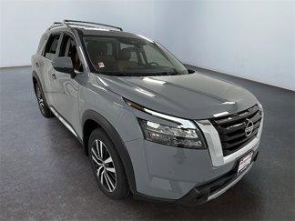 New 2025 Nissan Pathfinder Platinum image 1