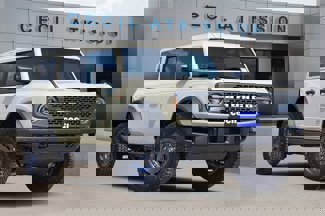 New 2025 Ford Bronco Badlands image 1
