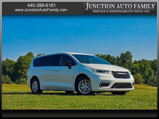 New 2026 Chrysler Pacifica Select image 1