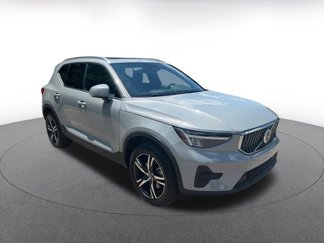 Used 2024 Volvo XC40 B5 Core image 1