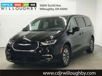 New 2025 Chrysler Pacifica Select image 1
