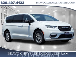 New 2025 Chrysler Pacifica Select image 1