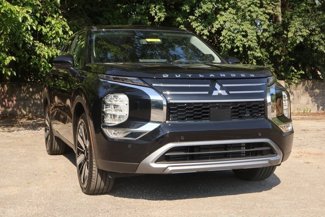 New 2025 Mitsubishi Outlander SE image 1