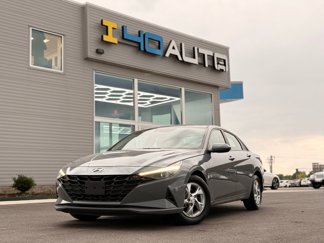 Used 2022 Hyundai Elantra SE image 1