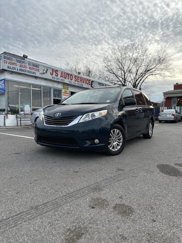 Used 2011 Toyota Sienna XLE image 1