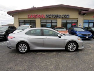 Used 2020 Toyota Camry LE image 1