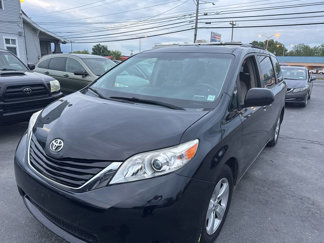 Used 2015 Toyota Sienna LE image 1