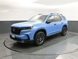 Used 2025 Honda Pilot TrailSport image 1
