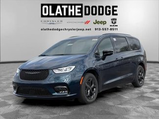 New 2025 Chrysler Pacifica Select image 1