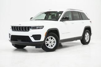 Used 2023 Jeep Grand Cherokee Laredo image 1