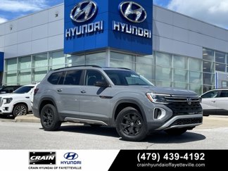 Used 2025 Volkswagen Atlas Peak Edition SE image 1