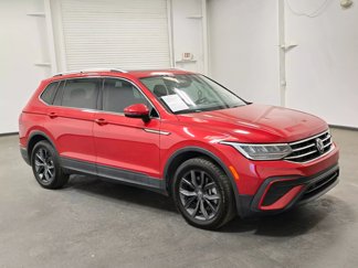 Used 2022 Volkswagen Tiguan SE w/ Panoramic Sunroof Package image 1