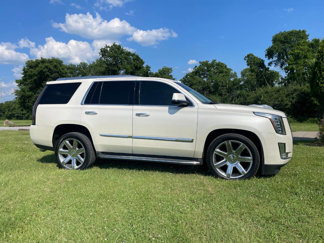 Used 2015 Cadillac Escalade Luxury image 1