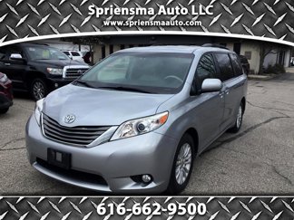 Used 2014 Toyota Sienna XLE image 1