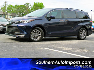 Used 2021 Toyota Sienna XLE image 1