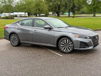 Used 2023 Nissan Altima 2.5 SV image 1