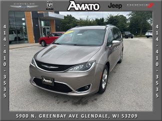 Used 2017 Chrysler Pacifica Limited w/ UConnect Theater Package image 1