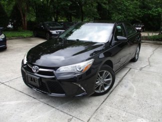 Used 2017 Toyota Camry SE image 1