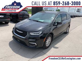 Used 2022 Chrysler Pacifica Touring-L image 1