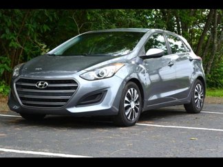 Used 2017 Hyundai Elantra GT image 1