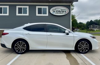 Used 2025 Toyota Camry XLE image 1