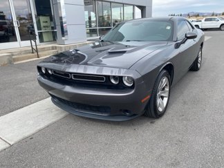 Used 2016 Dodge Challenger SXT image 1
