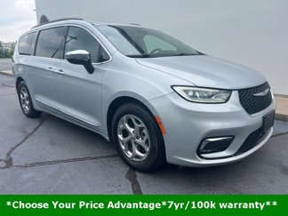 Certified 2023 Chrysler Pacifica Limited image 1