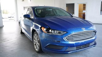 Used 2017 Ford Fusion SE image 1