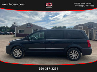 Used 2014 Chrysler Town & Country Touring image 1