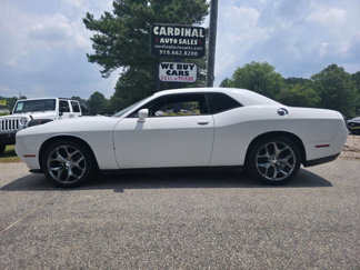 Used 2016 Dodge Challenger SXT image 1