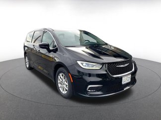 Used 2024 Chrysler Pacifica Touring-L image 1