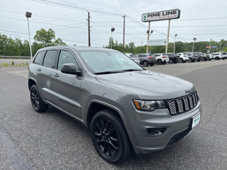 Used 2022 Jeep Grand Cherokee Laredo X image 1
