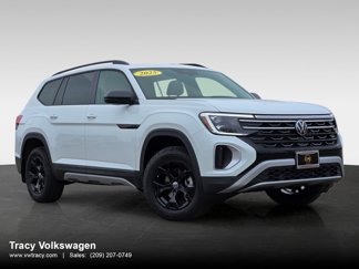 New 2025 Volkswagen Atlas Peak Edition SE image 1