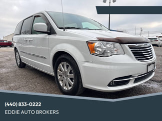 Used 2016 Chrysler Town & Country Touring image 1