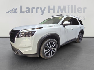 New 2025 Nissan Pathfinder Platinum image 1