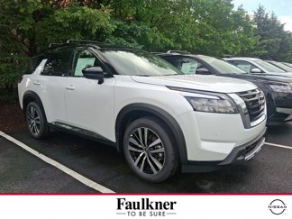 New 2025 Nissan Pathfinder Platinum image 1