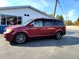 Used 2017 Dodge Grand Caravan SXT image 1